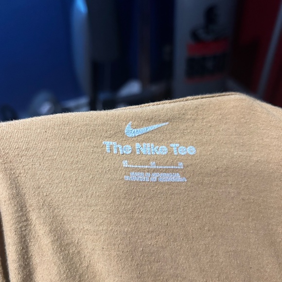 Brown Nike tee - Picture 2 of 3